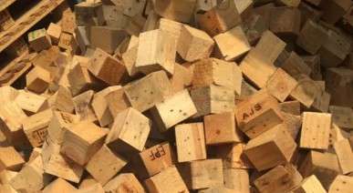 Cục gù cũ đã qua sử dụng – Giải pháp tiết kiệm chi phí cho sản xuất pallet & kê hàng